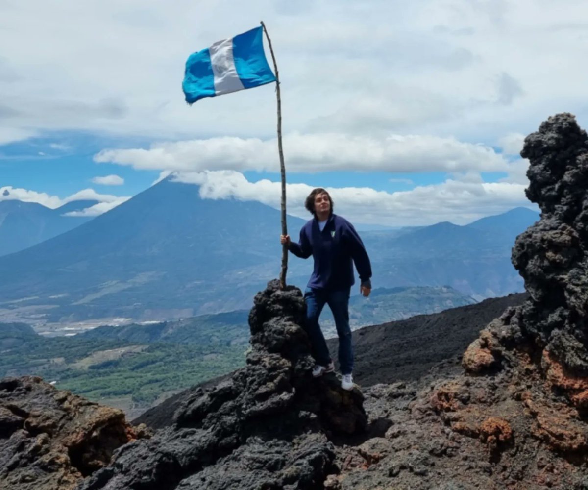EdduinArrue's tweet photo. Con lealtad, humildad y sinceridad, nacerá la humanidad.

Frase Edduin Arrué @edduinarrue @antiguapicture 

#photo #photography #picture #guatemala🇬🇹 #guatemala #adventurer #adventure #flag #nature #poema #poet #quotes #phrase #challenge #influencer #sky #clouds #camera #writter https://t.co/9URVfbkTyT