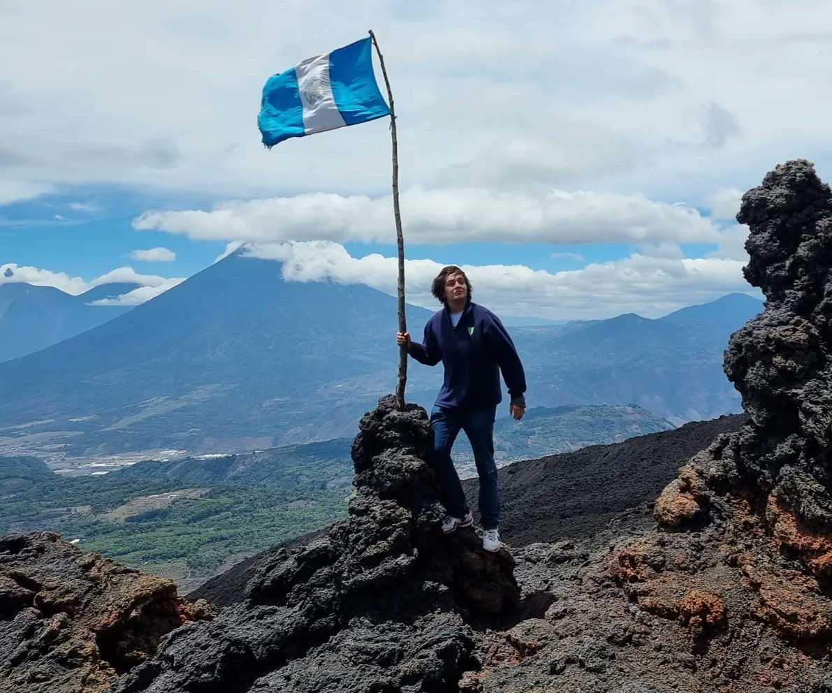 EdduinArrue's tweet photo. Con lealtad, humildad y sinceridad, nacerá la humanidad.

Frase Edduin Arrué @edduinarrue @antiguapicture 

#photo #photography #picture #guatemala🇬🇹 #guatemala #adventurer #adventure #flag #nature #poema #poet #quotes #phrase #challenge #influencer #sky #clouds #camera #writter https://t.co/9URVfbkTyT