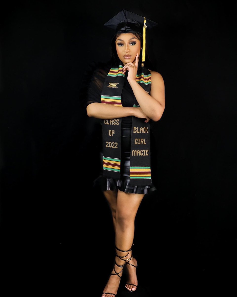 niyacassh's tweet photo. Back up on my BS and this time with my degree 🎓💗  #XULA22 https://t.co/4QVm7imCoG