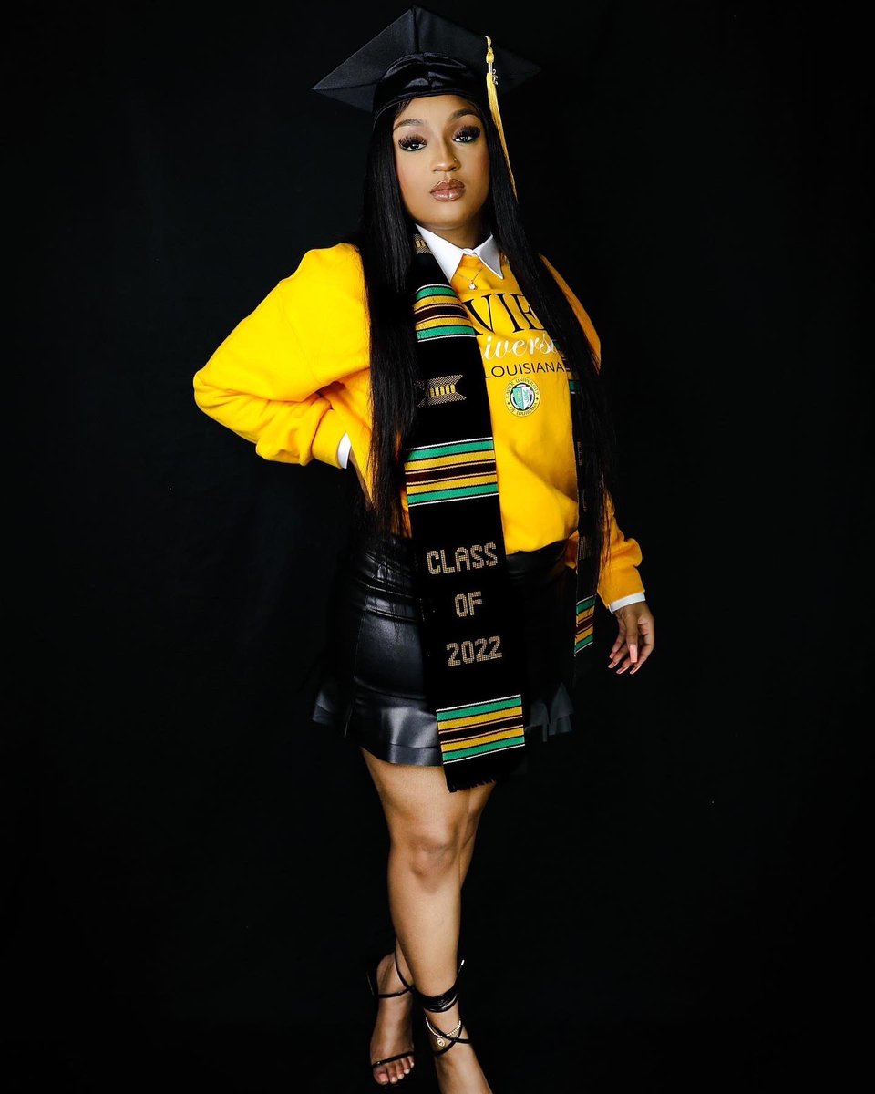 niyacassh's tweet photo. Back up on my BS and this time with my degree 🎓💗  #XULA22 https://t.co/4QVm7imCoG