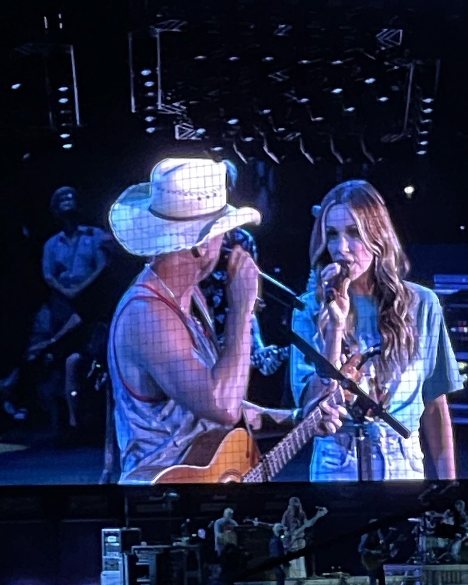 cgerberding's tweet photo. Had fun seeing @kennychesney  @OldDominion  @DanAndShay  and @carlypearce last nigh!! https://t.co/m65kkO79Fi