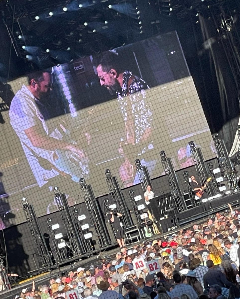cgerberding's tweet photo. Had fun seeing @kennychesney  @OldDominion  @DanAndShay  and @carlypearce last nigh!! https://t.co/m65kkO79Fi