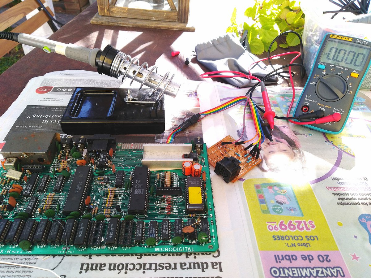 retrocidad's tweet photo. Tarde de Domingo: Cacharreo con la Microdigital TK 95
#ZXSpectrum #Microdigital #Cacharreo https://t.co/R8N7S35YPN