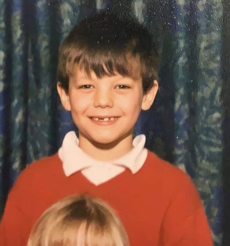 camltxhs's tweet photo. Abro hilo del reporte escolar de Louis Tomlinson https://t.co/SIxkdsE4vb