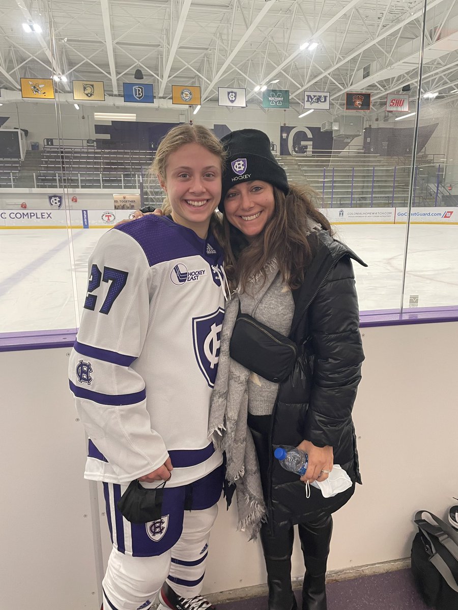 Holy Cross Women's Hockey tweet media