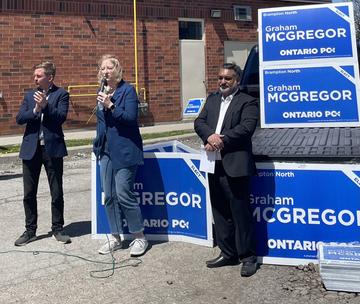 cmusarat's tweet photo. My favourite candidate Graham McGregor!!! Fantastic office opening for Brampton North. Great to see Honourable Lisa Raitt, Prabmeet Sarkaria, Amarjot Sandhu, and Walied Solimon.
 @BramptonGraham @fordnation @PrabSarkaria @OntarioPCParty @sandhuamarjot1 @waliedesq @lraitt https://t.co/AQhO8uI7Oj
