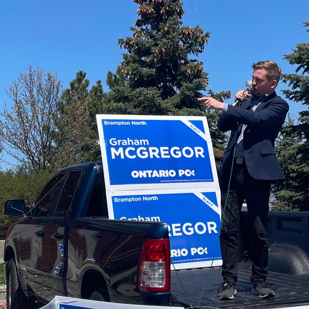 cmusarat's tweet photo. My favourite candidate Graham McGregor!!! Fantastic office opening for Brampton North. Great to see Honourable Lisa Raitt, Prabmeet Sarkaria, Amarjot Sandhu, and Walied Solimon.
 @BramptonGraham @fordnation @PrabSarkaria @OntarioPCParty @sandhuamarjot1 @waliedesq @lraitt https://t.co/AQhO8uI7Oj