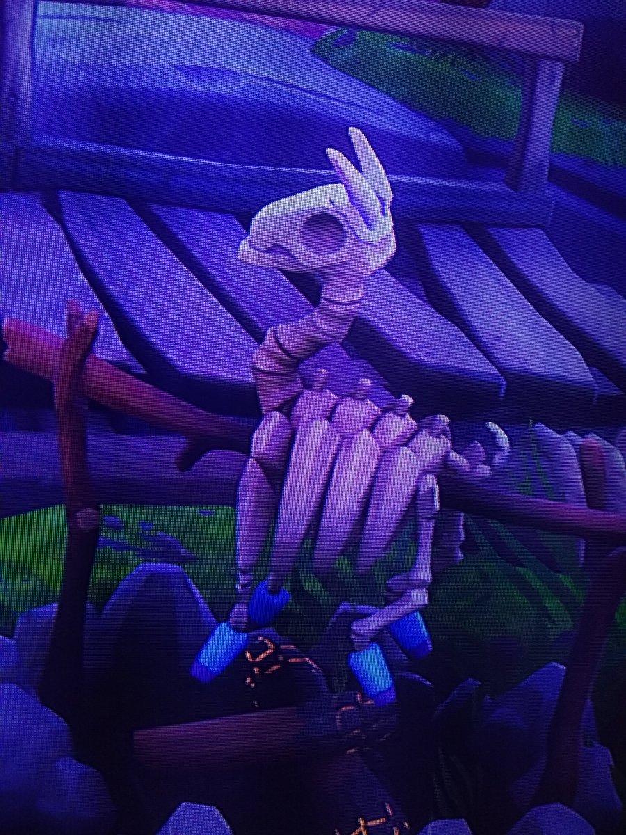 JustAivi's tweet photo. No one:

Fortnite save the world: https://t.co/GAY74H5MiW