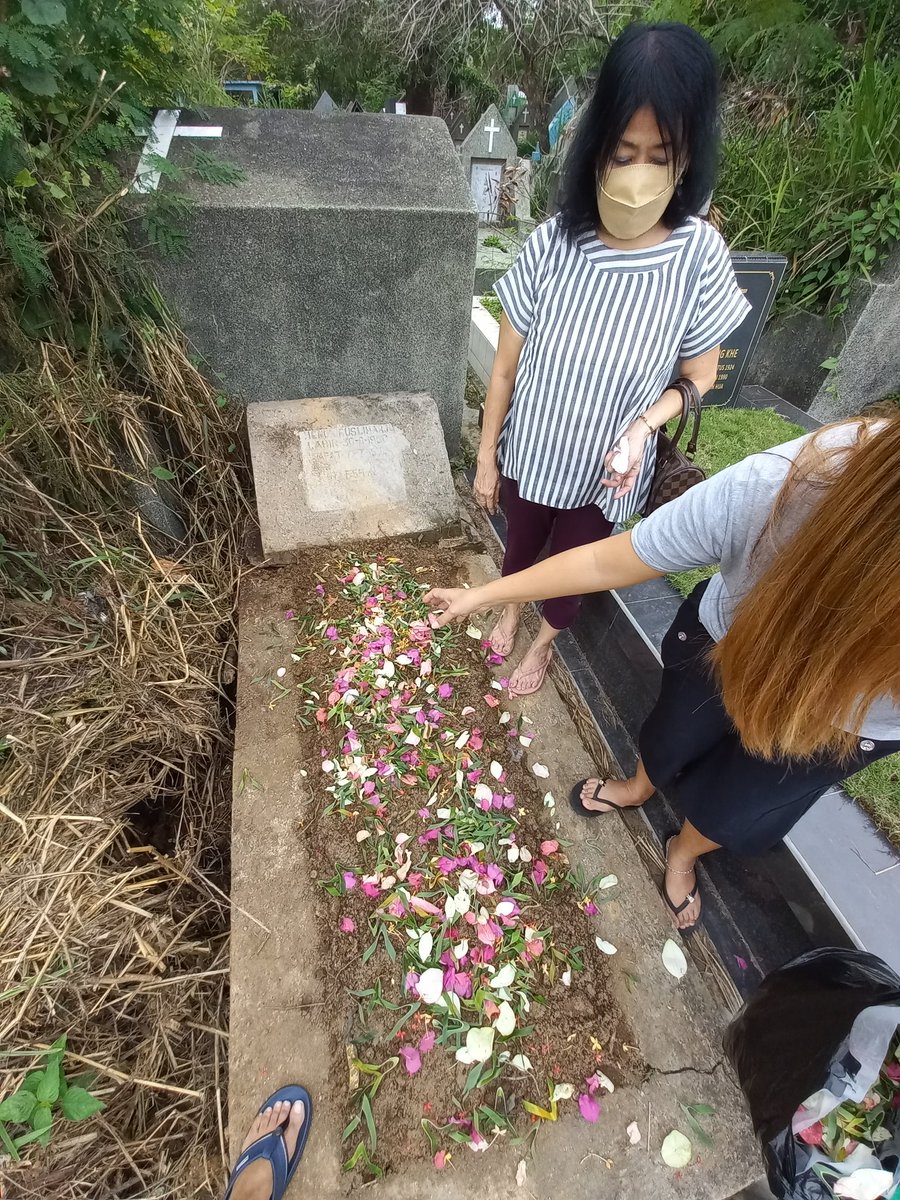 indralim83's tweet photo. ziarah makam kucik https://t.co/iHOnbhUqoz