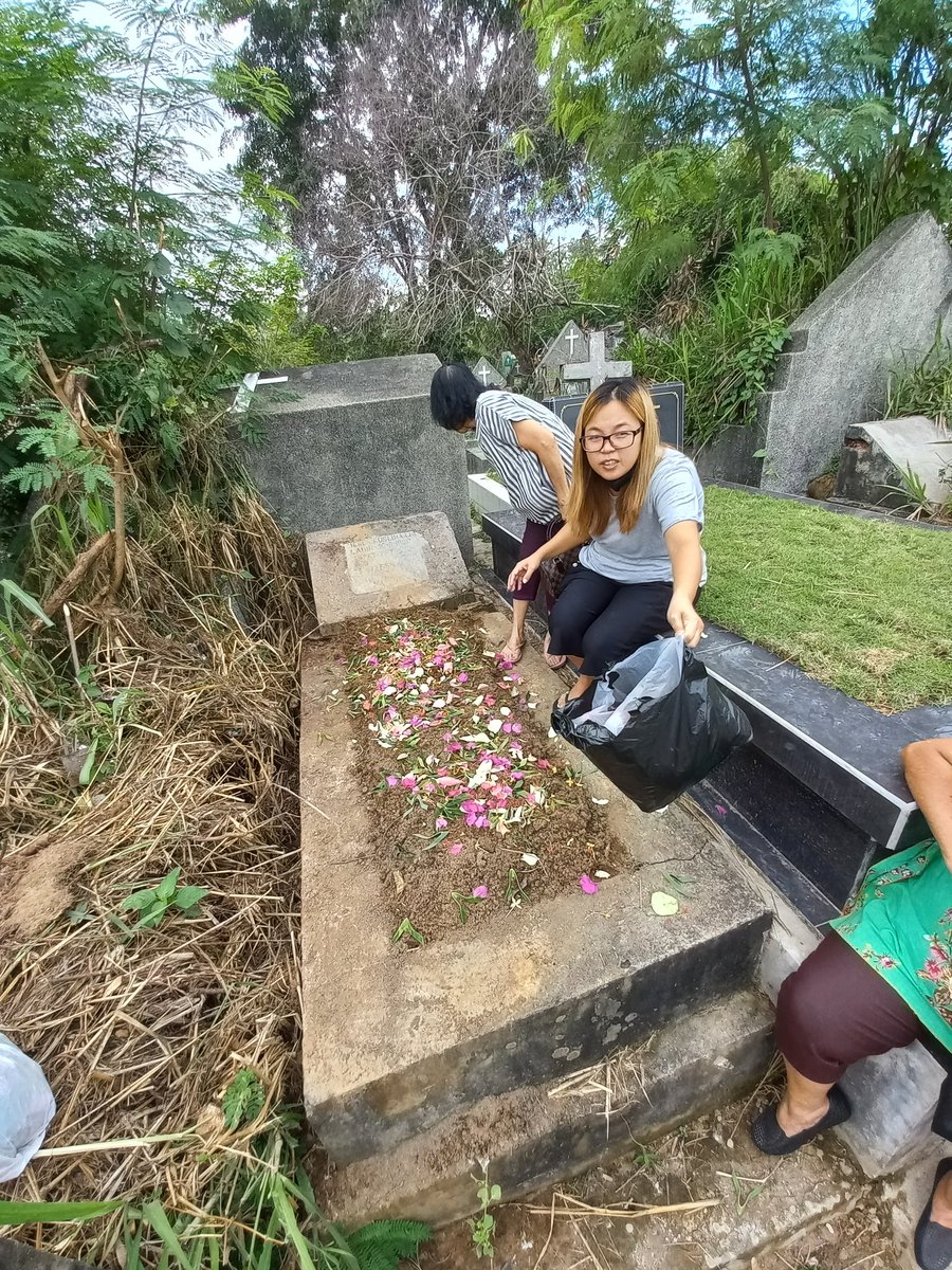 indralim83's tweet photo. ziarah makam kucik https://t.co/iHOnbhUqoz