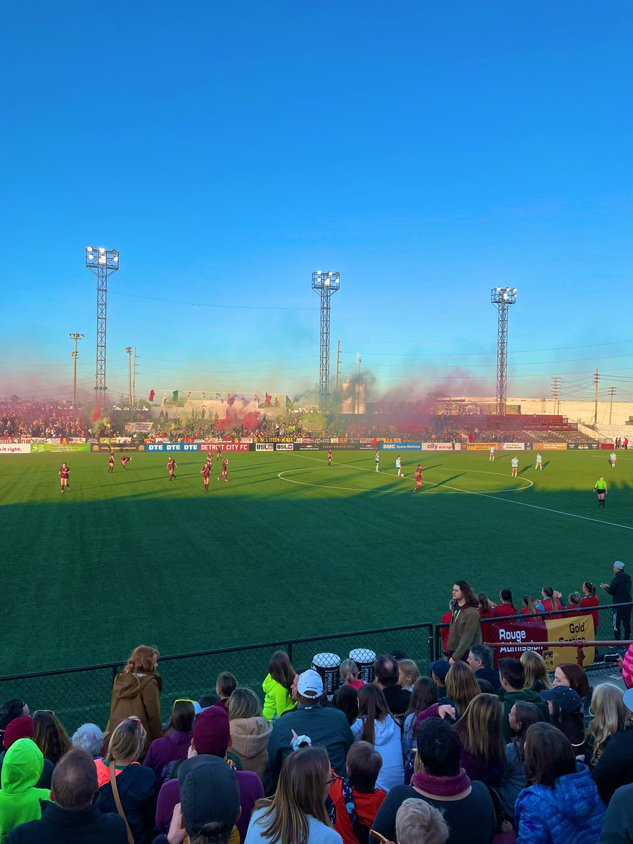 Proud coach moment watching these two playing for <a href="/DetroitCityFC/">Detroit City FC</a> last night! <a href="/EPool32/">POOL</a> <a href="/rylee_clark_/">ryy</a> 👏 

Big crowd &amp; great atmosphere! 

Great to see <a href="/Emilie_Gardner/">Emilie</a> &amp; <a href="/brynn_gardner/">Brynn Gardner</a> out there too!

Truly awesome role models for all girls playing in the NWO area! 💪⚽️