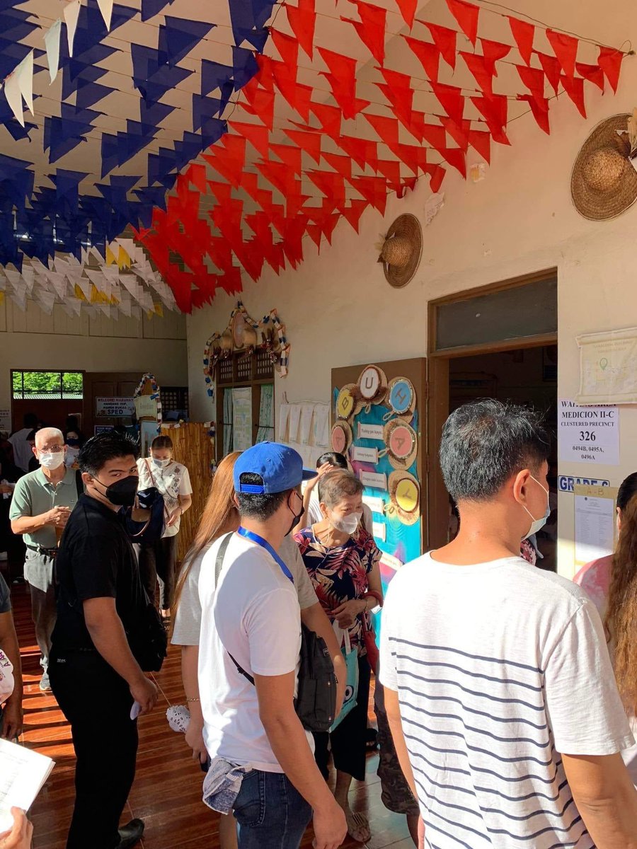 gelotintin's tweet photo. LOOK: Situation as of now at Gov. D.M. Camerino Integrated School, Imus, Cavite as voters wait to cast their votes.

📷: Adrian Ocharan | @INQVolunteers #INQVolunteer #VotePH https://t.co/AmUnGNAf2E