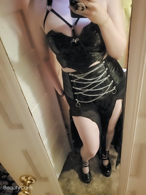 So a brand called BingPunk sent me this and I'm in love! #bingpunk #goth #GothicSpring #thic #gothicc<a href="/tag/goth"class="tags"><span>#goth</span></a><a href="/tag/thic"class="tags"><span>#thic</span></a><a href="/tag/gothicc"class="tags"><span>#gothicc</span></a><a href="/tag/gothicspring"class="tags"><span>#gothicspring</span></a><a href="/tag/bingpunk"class="tags"><span>#bingpunk</span></a>