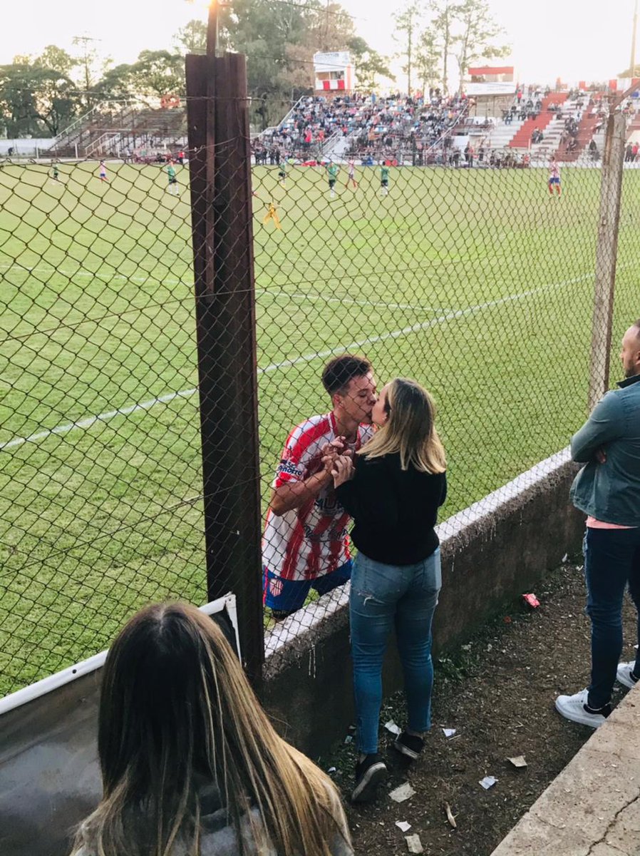 danaveraaa's tweet photo. En las buenas y en las malas siempre con vos, a todos lados⚽️🐺❤ https://t.co/NUUkoeDlrq