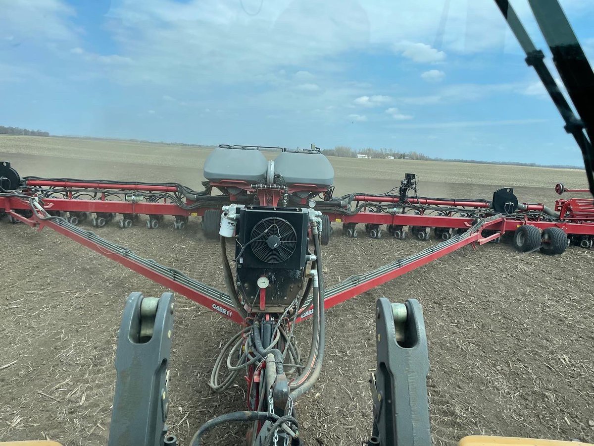 KidsMeyer's tweet photo. Day #1. Later than we’d like, but some things are out of our control. Game on, #Plant22 🌽 #meyerfamilyfarms https://t.co/kGySsdPwnN
