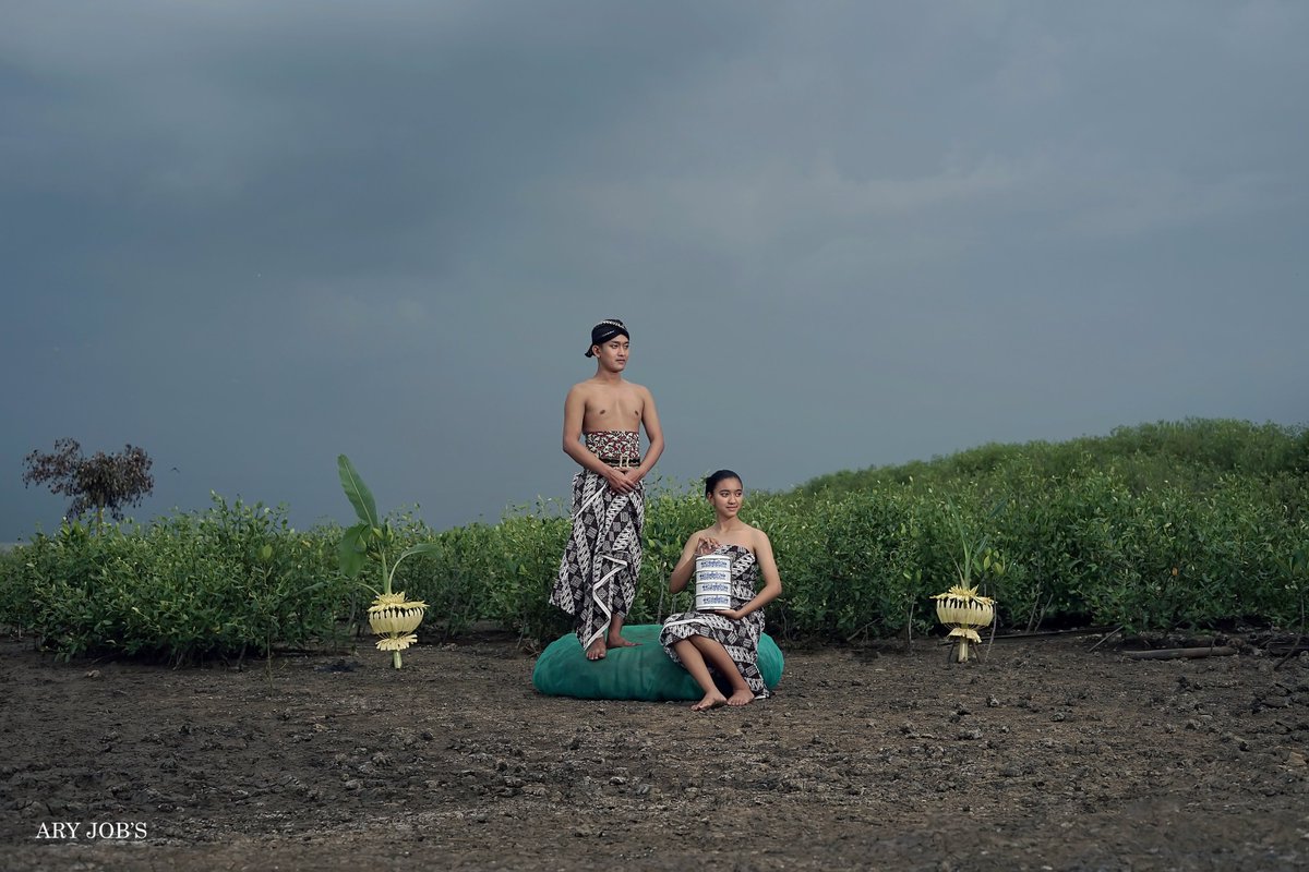 APhotogarphy's tweet photo. Kembar mayang

#aryjobs #preweddingphotography #conceptualphotography #culture #budayaindonesia #ragamindonesia #pesonaindonesia #indonesiakaya #adatjawa #kembarmayang #indonesiaphotography #tradisi #couple #artphotography #g20 #indonesiamaju #prewedding #preweddingjawa https://t.co/6ppFvvGyb7