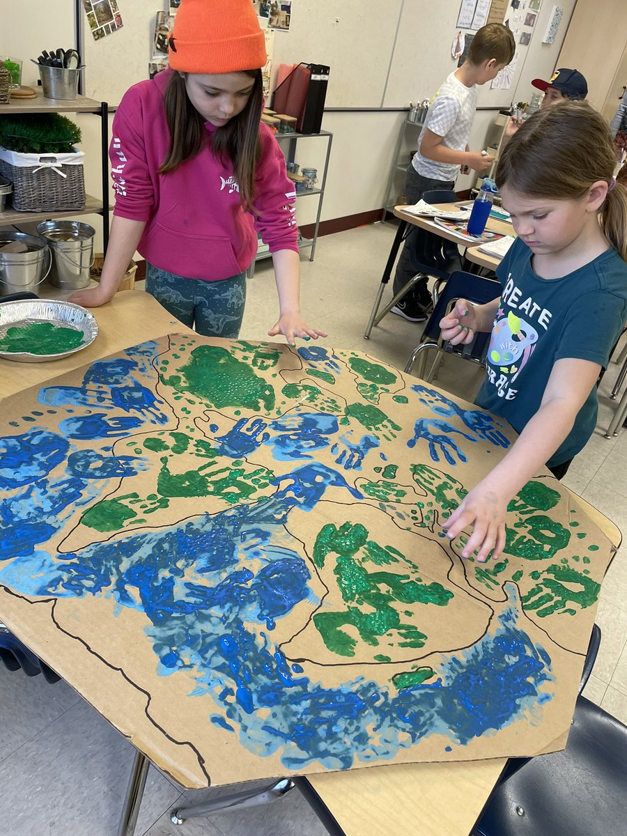 OurDiscoveries's tweet photo. Discussing how and why we can make a difference with our two hands! https://t.co/AT0G7NJinN