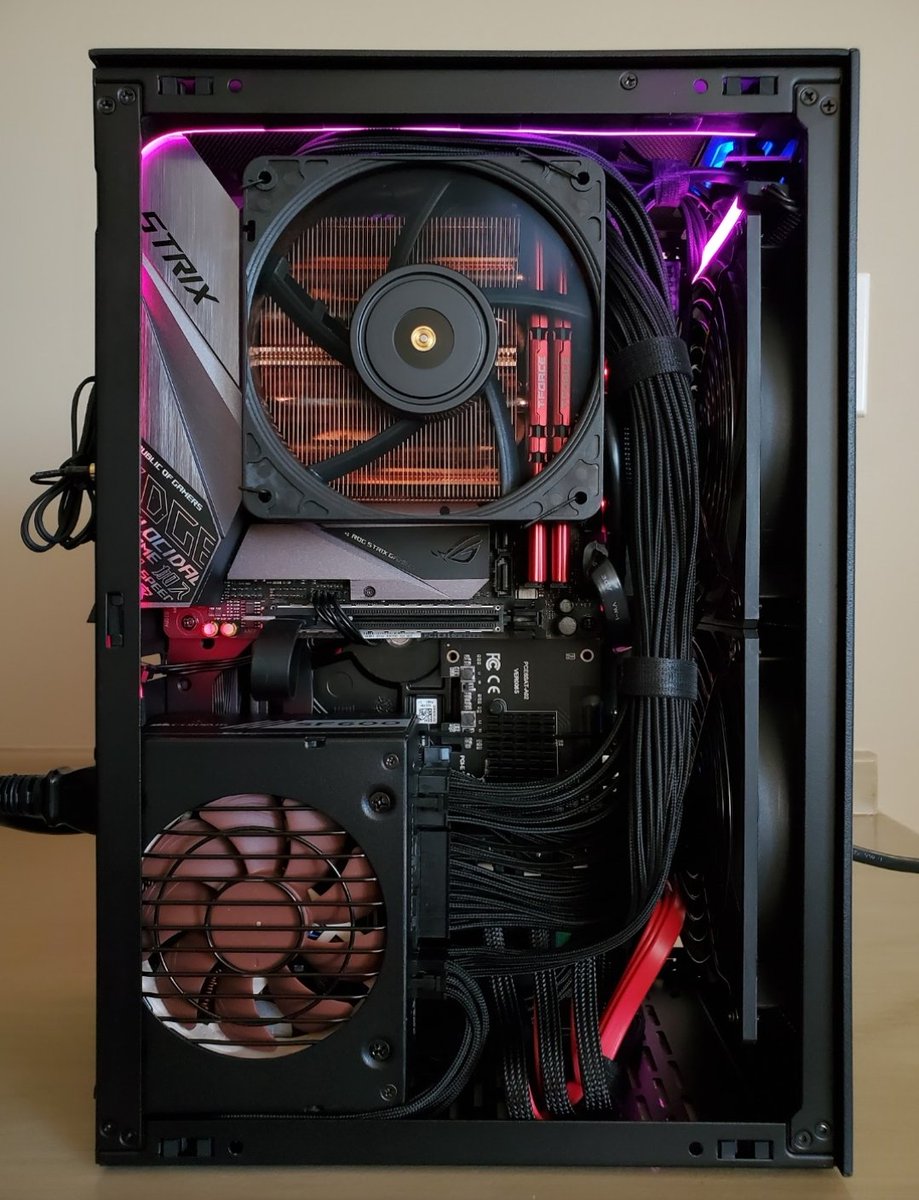 TheRealStoph's tweet photo. @bitwitkyle The setup got pretty disgusting while making my NAS
SSUPD Meshlicious 
8600k
9x IronWolf 6tb https://t.co/83ObiIX0fY
