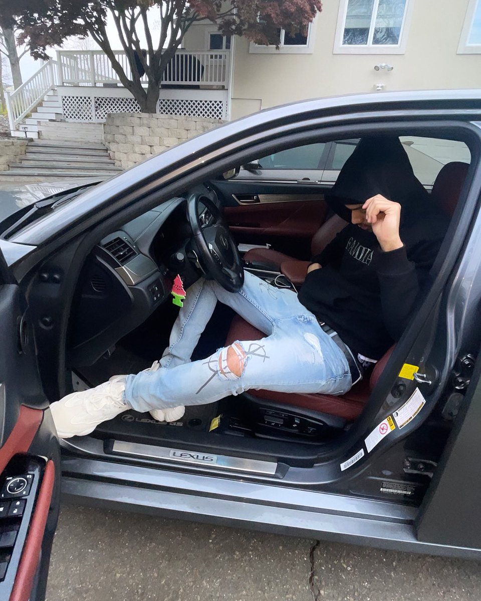 imDoubleUp tweet media