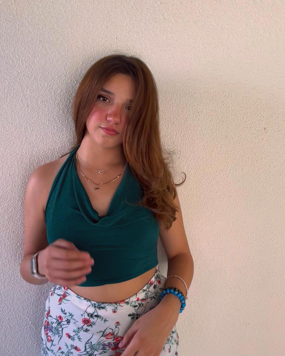 vanessagar5's tweet photo. sun kissed 🌞😘 https://t.co/ZUUtZPYhCV