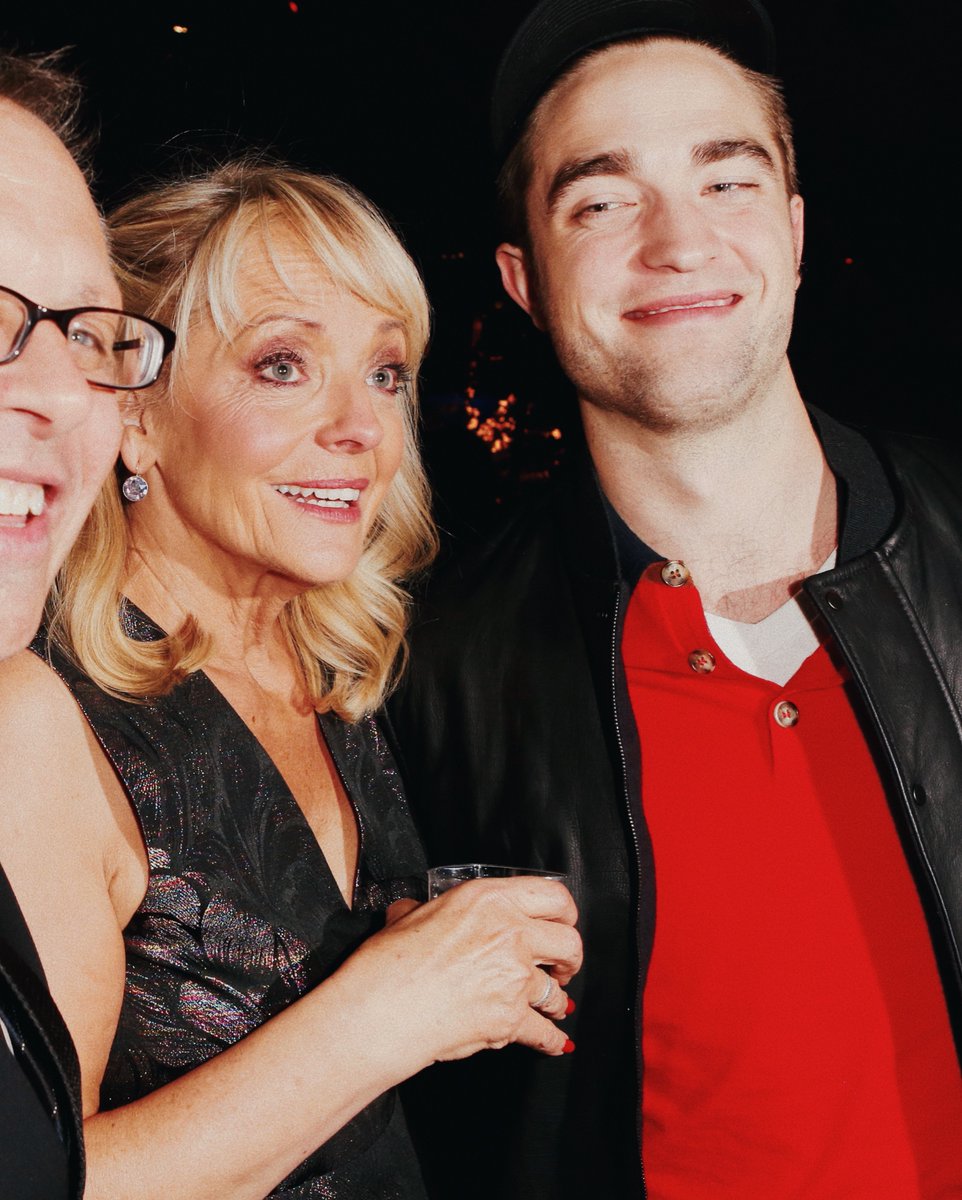 doseofpattinson's tweet photo. happy mother’s day 🥰❤️ https://t.co/OkaOG4Z19C