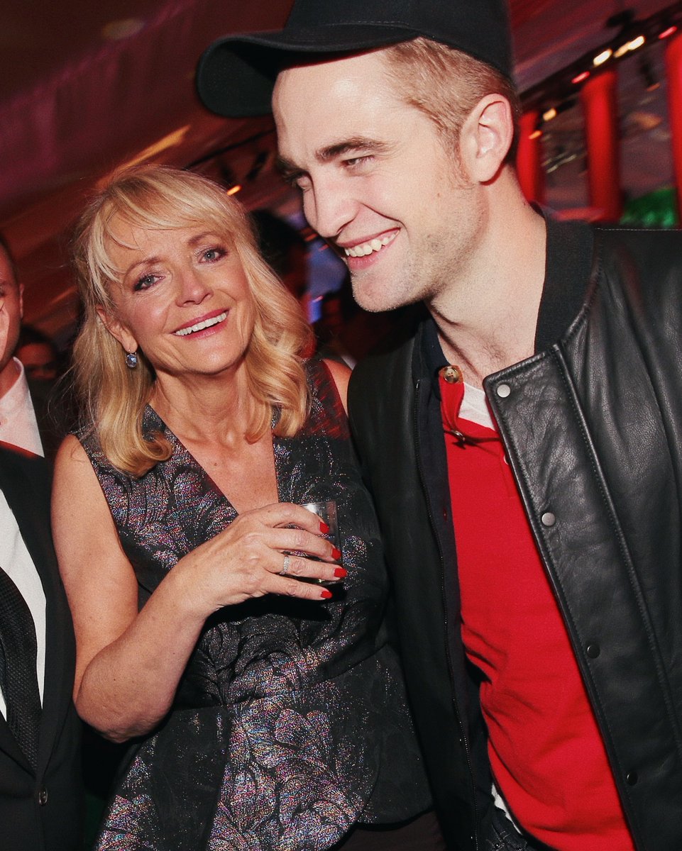 doseofpattinson's tweet photo. happy mother’s day 🥰❤️ https://t.co/OkaOG4Z19C