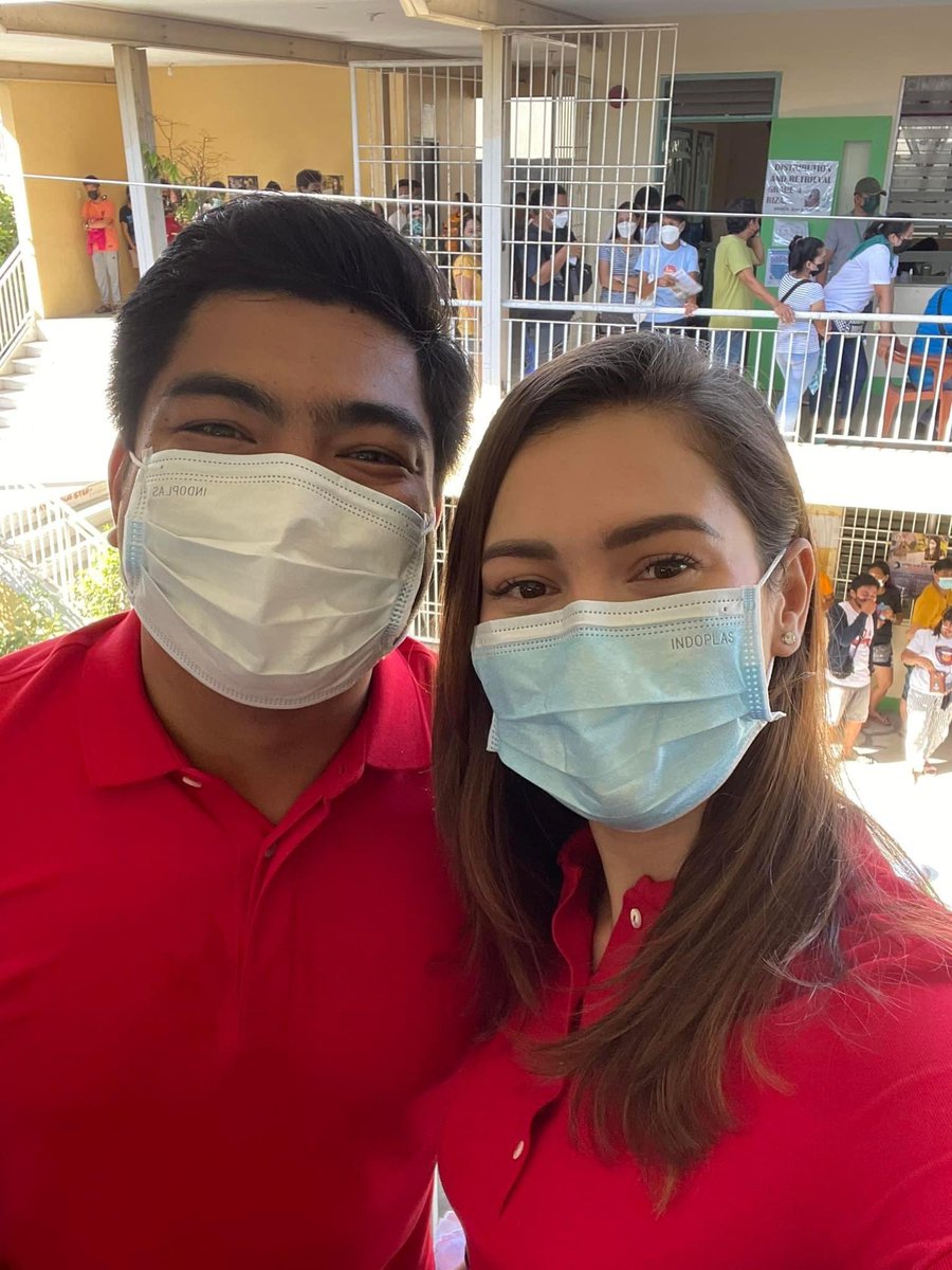 gelotintin's tweet photo. LOOK: Incumbent Cavite Vice Governor Jolo Revilla shares a photo of himself together with his wife at a voting precinct at Tejeros Convention Elementary School, Rosario, Cavite.

📷: Jolo Revilla | @INQVolunteers #INQVolunteer #VotePH https://t.co/rjuHWRYwKL