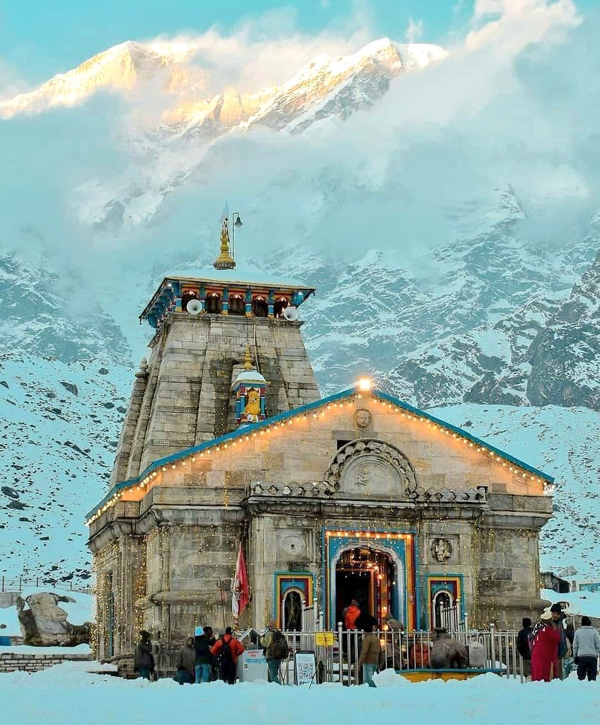 seemii_010's tweet photo. स्वर्ग से भी सुन्दर जिसका नाम महादेव का वो केदारनाथ धाम!❤️ https://t.co/qsLKwt4Nqu