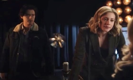 chqmbiez's tweet photo. gonna faint…….. bughead and varchie are going to kill me next week #riverdale https://t.co/sCE3oDbOz2
