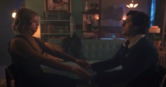 chqmbiez's tweet photo. gonna faint…….. bughead and varchie are going to kill me next week #riverdale https://t.co/sCE3oDbOz2