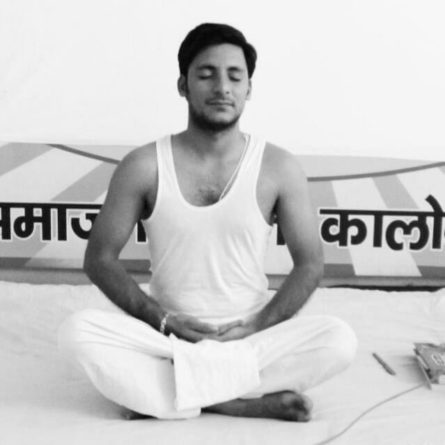 दुःखों से छूटने का माध्यम उपासना
सुखों को पाने का माध्यम उपासना
मोक्ष को पाने का माध्यम उपासना
इसलिए आओ…करें उपासना वो सुख देने हारा…
#जय_आर्य
#जय_आर्यावर्त्त
<a href="/Arya__Sanjeev/">संजीव__आर्य(Acharya sanjeev_oficial)</a> <a href="/AcharyAshokPal/">आचार्य अशोक पाल</a> <a href="/AcharyAshokPal/">आचार्य अशोक पाल</a>