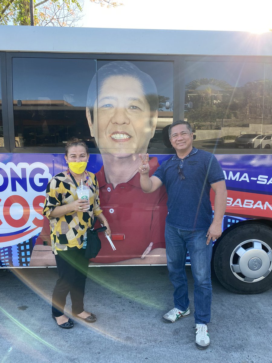 felisamay's tweet photo. These photos are all proof na iba iba supposedly ang i-vovote namin as family.
Mama &amp; Daddy: BBM
Ako &amp; Alvin (myfiancé): Isko
Siblings: Leni

But kanina my family has decided to vote for Leni!! #SwitchToLeni 🎀🌸 
I couldn't be more proud. 
Masarap sa pakiramdam. 🫶🏻

#LeniKiko https://t.co/mS8B7gOD5k