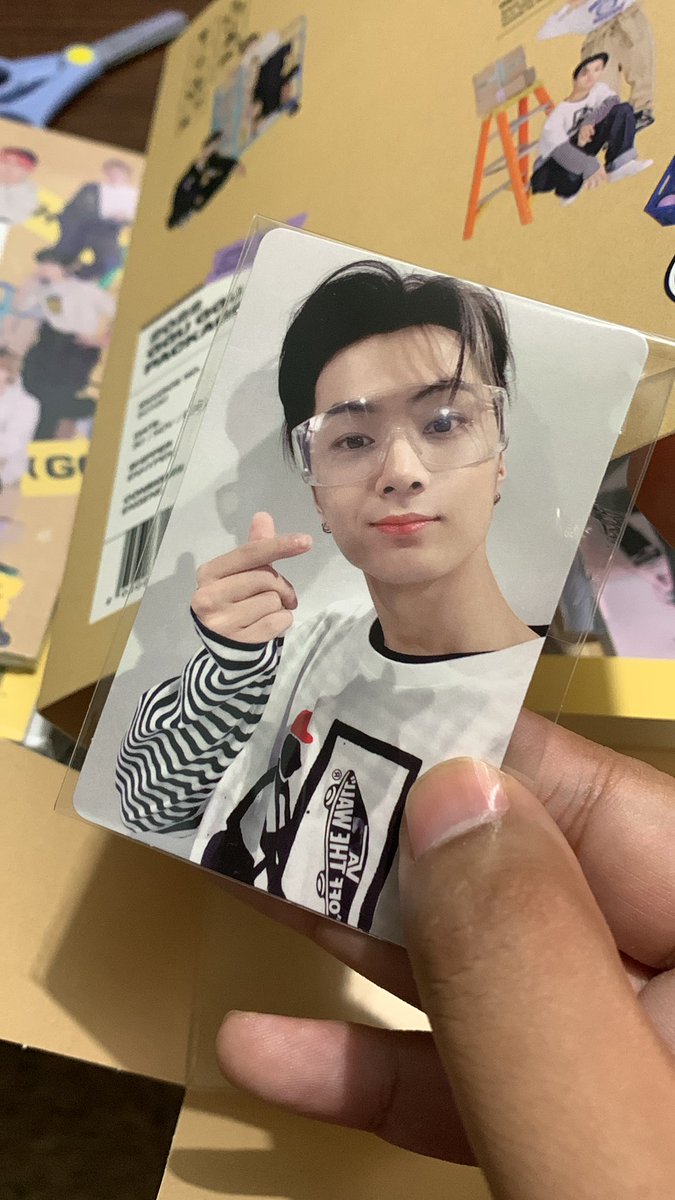B33J4Y_'s tweet photo. Thank you, @sgdcart sa lagi mong pagsabay sakin sa mga merch hahahaha. https://t.co/qaXlNR9tRp