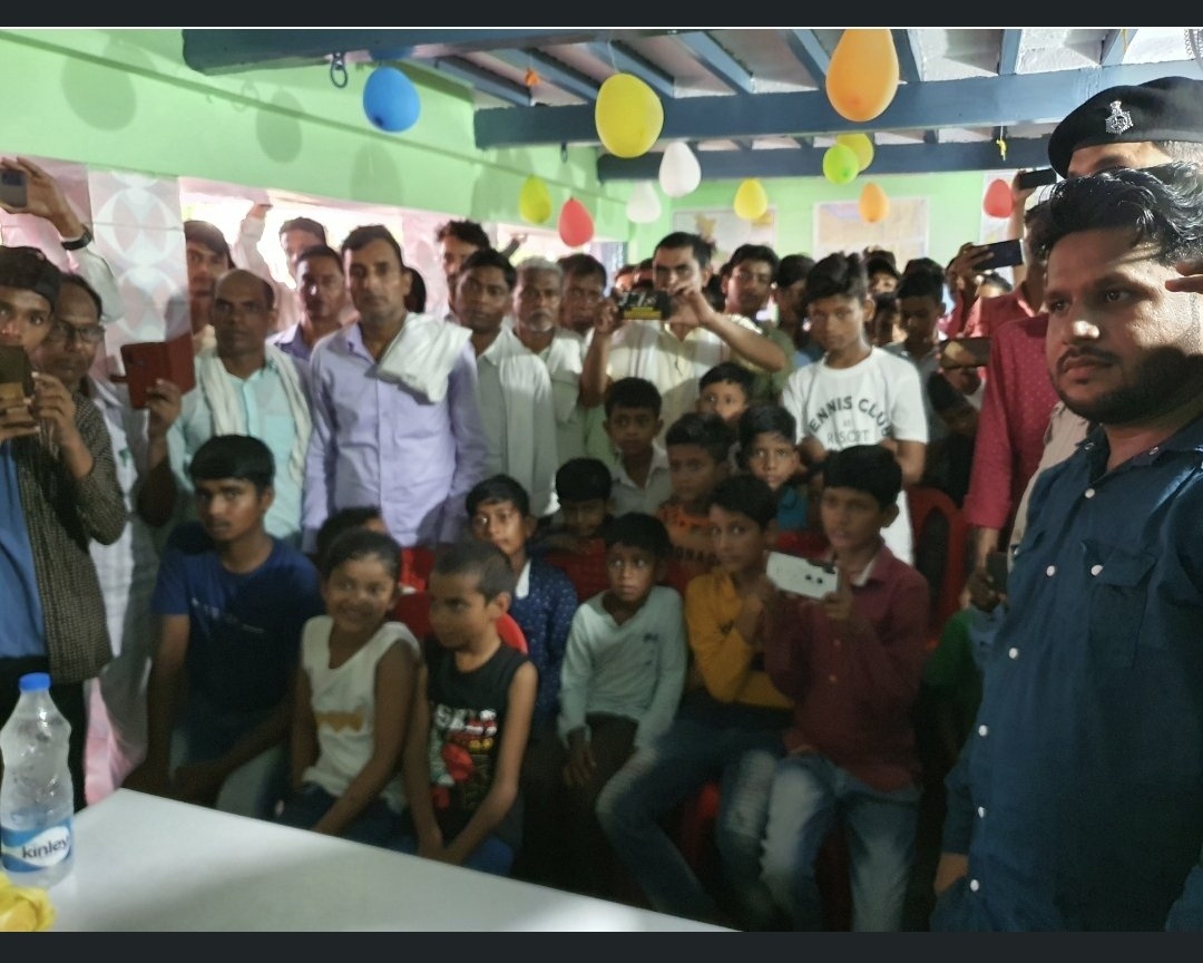 IPSMdMustaque's tweet photo. सब पढ़े ,सब बढ़े की भावना से अपने गांव मैं बच्चों के लिए निःशुल्क पूरक शिक्षा के लिए AIM Pathshala की शुरुआत किया,यह बच्चों के सपने पूरा करने की दिशा मैं एक छोटा प्रयास साबित होगा। मुख्य अतिथि@DMGopalganj @nawal_ias @SantoshRai_IAS,@Vijay_IRTS और गांव के संभ्रांत लोग रहें। https://t.co/ElVqgeBvh3