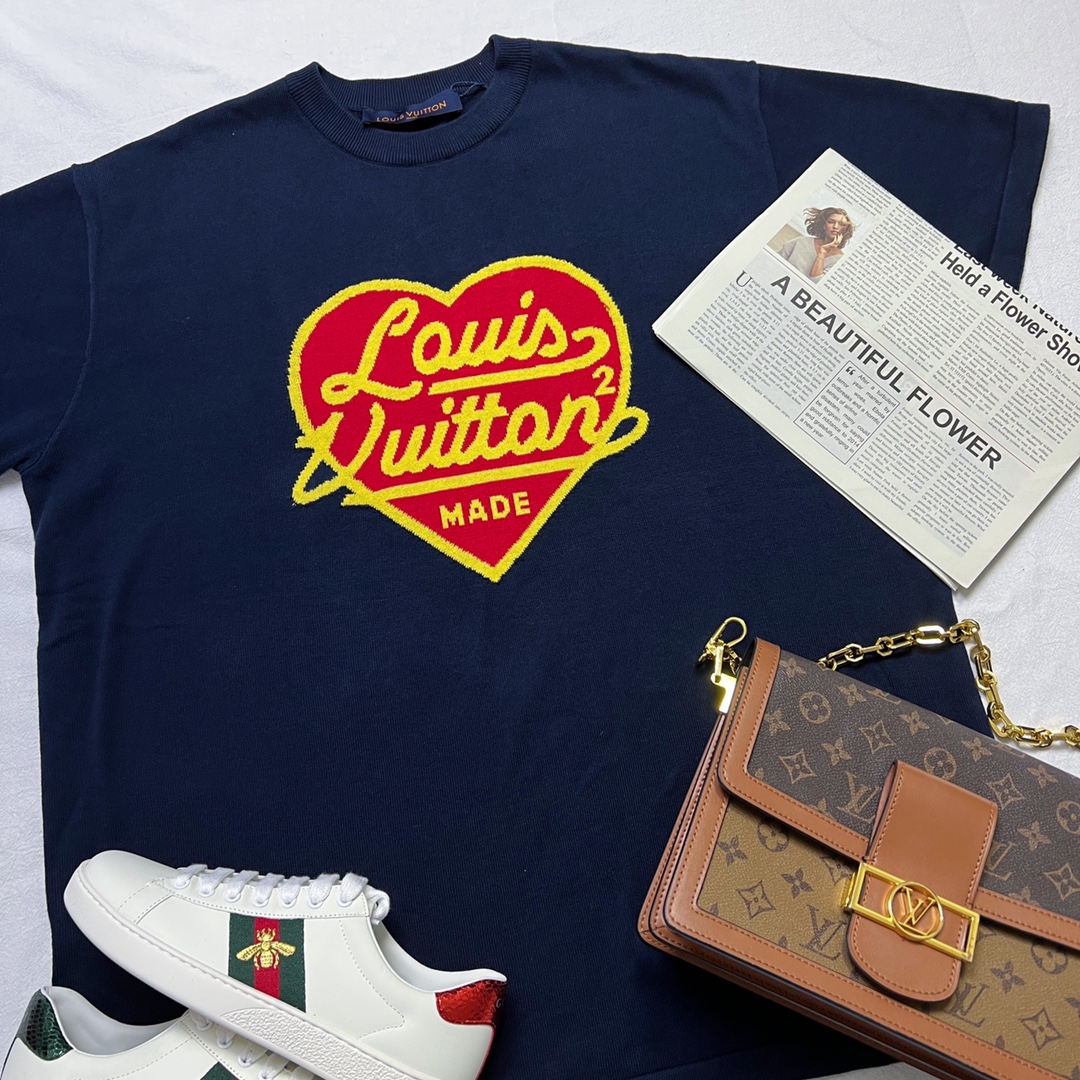 Alinxx0011's tweet photo. 经营一线潮牌服饰，如耐克、阿迪达斯、LV、GUCCI等等。
物美价廉，品质保证，无理由退货，售后保证。
加微信：leitinfb
获取相册 万种潮牌等你来挑 https://t.co/aOr8uXrEYM