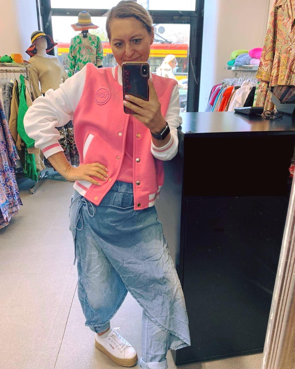StopFashionStyl's tweet photo. Idealny zestaw na chłodniejszy początek tygodnia ☀️💐☀️ w  #StopFashionStyle #Puławska72 
•
•
•
•
•
#warszawskilook  #pulawska #puławska #dziewczyna #dress_madnes #pieknadziewczyna #polishbeauty #ootd #fashion #stylizacja #shorts #moda #style #zakupy #wiosna https://t.co/Am4yZiPBgg