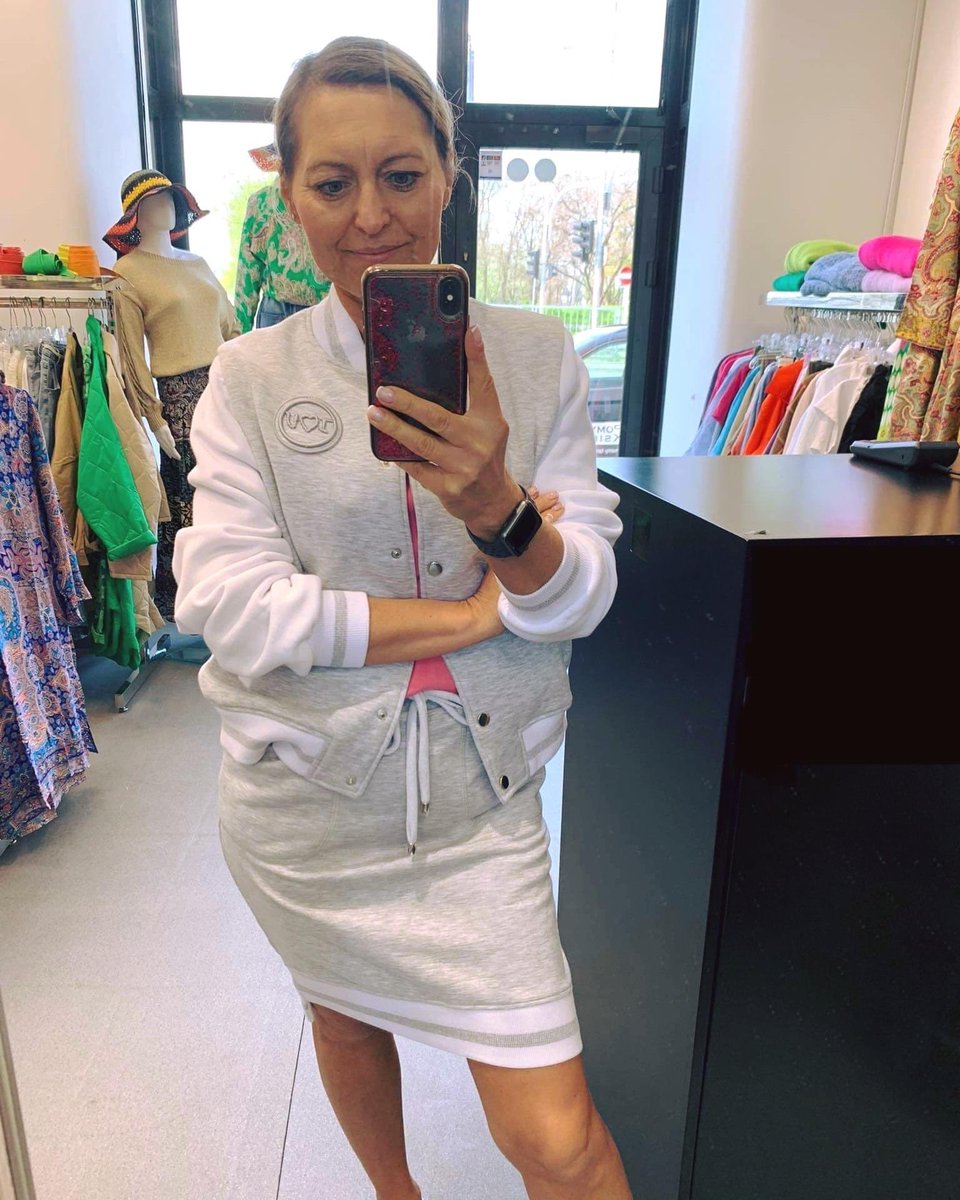 StopFashionStyl's tweet photo. Idealny zestaw na chłodniejszy początek tygodnia ☀️💐☀️ w  #StopFashionStyle #Puławska72 
•
•
•
•
•
#warszawskilook  #pulawska #puławska #dziewczyna #dress_madnes #pieknadziewczyna #polishbeauty #ootd #fashion #stylizacja #shorts #moda #style #zakupy #wiosna https://t.co/Am4yZiPBgg