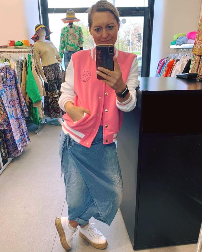 StopFashionStyl's tweet photo. Idealny zestaw na chłodniejszy początek tygodnia ☀️💐☀️ w  #StopFashionStyle #Puławska72 
•
•
•
•
•
#warszawskilook  #pulawska #puławska #dziewczyna #dress_madnes #pieknadziewczyna #polishbeauty #ootd #fashion #stylizacja #shorts #moda #style #zakupy #wiosna https://t.co/Am4yZiPBgg
