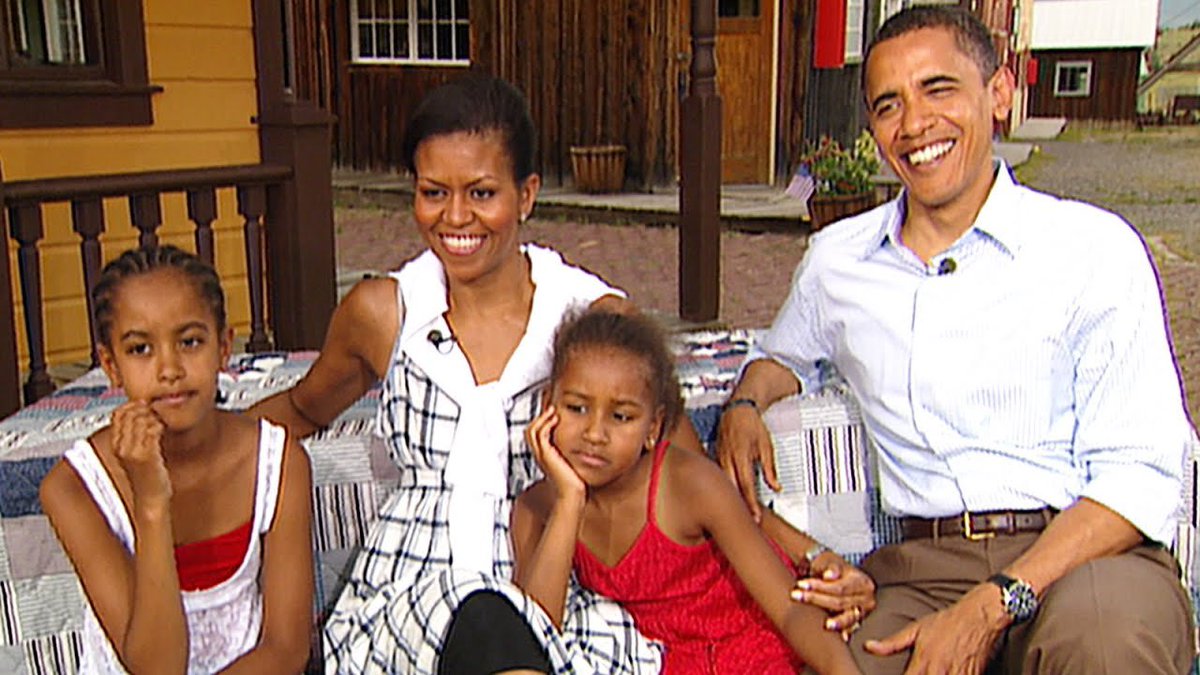 AuthorJoeNBrown's tweet image. Remembering when Sasha (Natasha) and Malia were so little and so cute…. Now they’re all grown up. #FirstDaughters