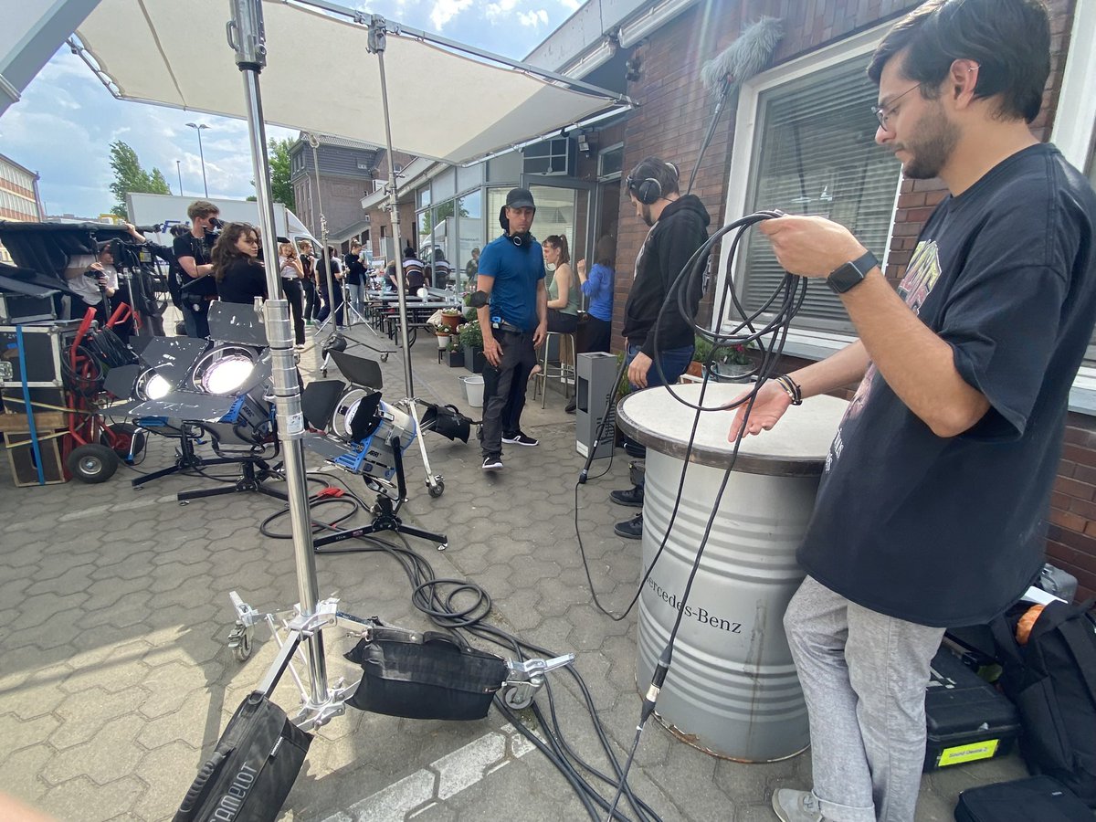 Rita_audio_'s tweet photo. Another day at the set #filmset ##audiogirl #audioengineers #Filmmaking https://t.co/rL7MJ6SPGp