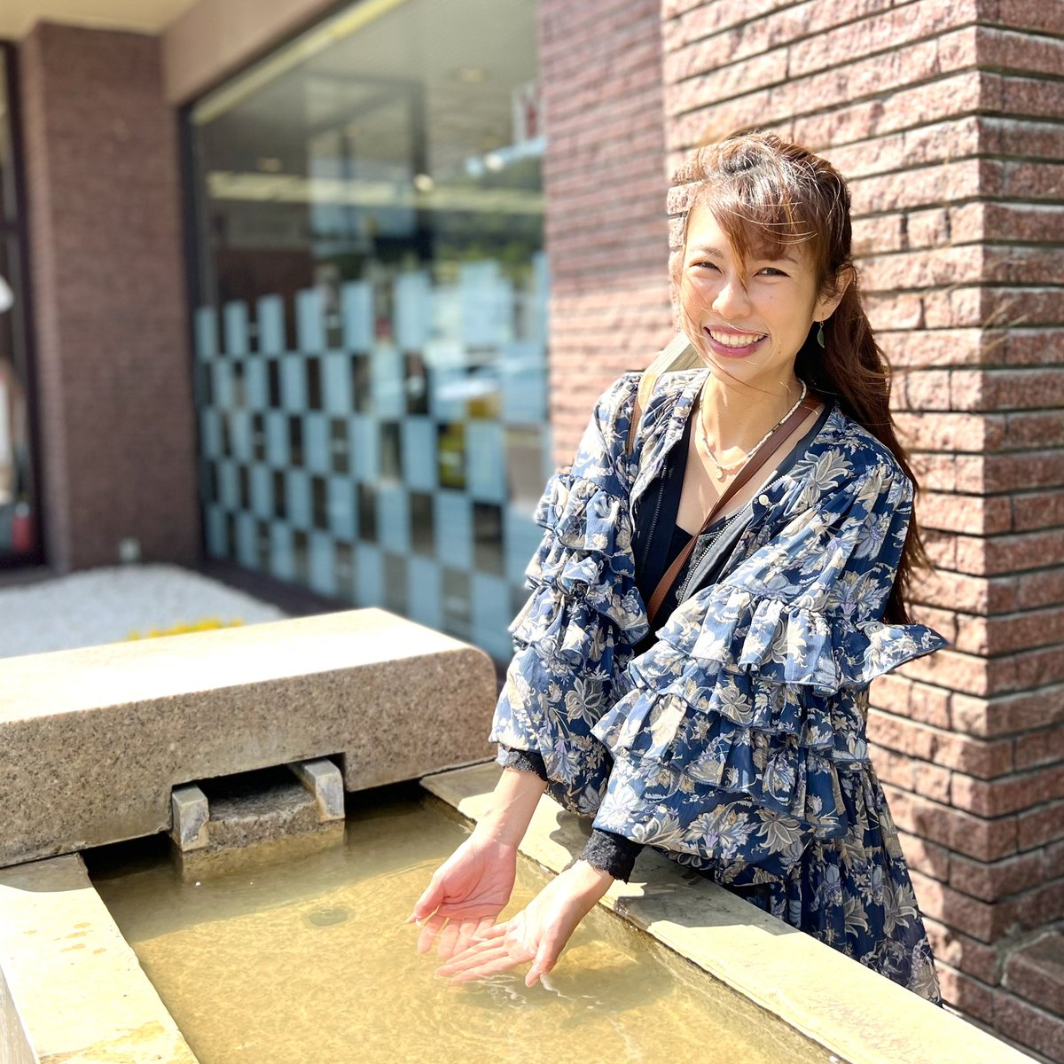 naoko225kubonai's tweet photo. 5月9日はアイスクリームの日😊
今日はわかさいも本舗洞爺湖本店に
インフルエンサーのチージーさん
ご来店💖💖💖
洞爺湖本店のおススメ
堪能していただきました⤴︎✨
#じゃがッキーソフト
#揚げたていもてん
#ほたておこわ御膳
#手湯
#仙堂庵
#洞爺湖
#laketoya
#cheesie https://t.co/kJg7jRnX9n