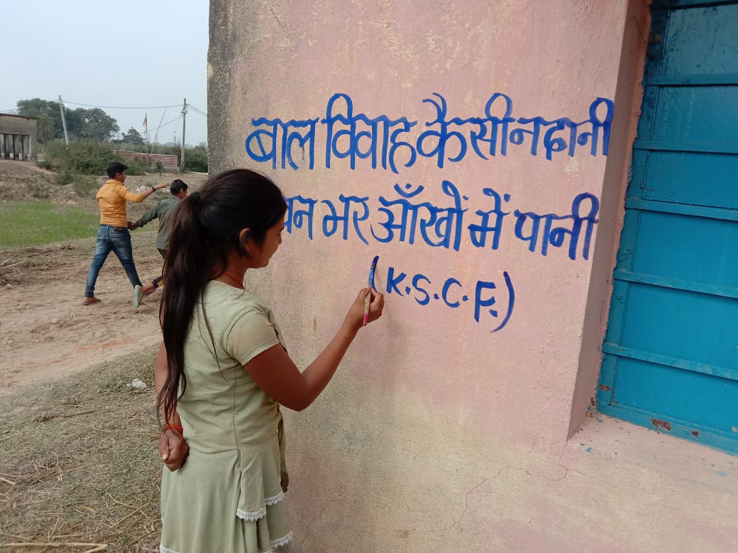 OmprakashCAMP's tweet photo. @k_satyarthi सामाजिक बुराई #childmarriage पर रोक लगाने क़े लिए जन अभियान क़े नए केंद्र बन रहे हैं बाल मित्र ग्राम जहाँ -
• युवा संकल्प कर रहे कि"वो किसी नाबालिग से शादि नहीं करेंगे".
• बाल विवाह की शिकार बनचुकी महिलाएं संकल्प कर रही हैं कि"वे अपने बच्चों क��े साथ यह परिघटना नहीं होने देंगे " https://t.co/kdLYDx32pe