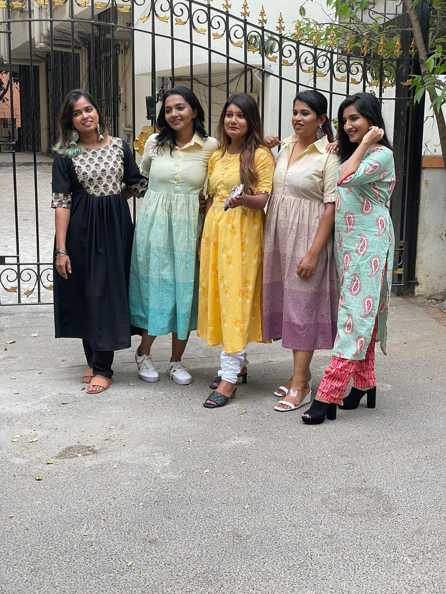 varasoundra93's tweet image. Working for women wear Jhop India. It has deep pockets and I modelled for them along with beautiful other women #deeppockets #womenwear