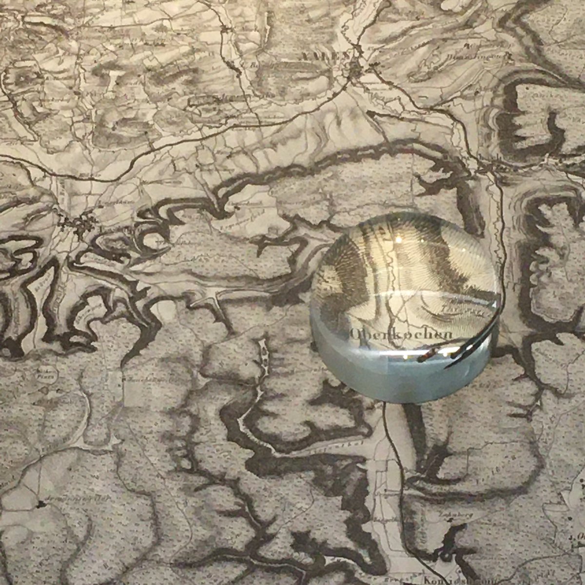 Ulrike_Boehm's tweet photo. Do you know what a #ReadingStone is? It’s a hemispherical lens that can be placed on top of text to magnify it so that people with #presbyopia can read it more easily 🧐 They were among the earliest common uses of lenses (~1000 AD). Photo: Reading Stone at #Zeiss in #Oberkochen https://t.co/vXL1eCgqUD