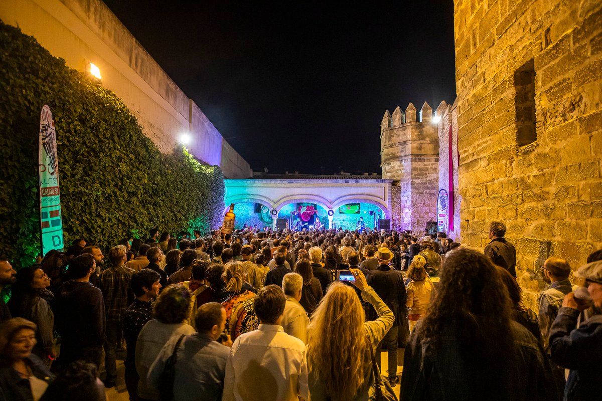 TurismoElPuerto's tweet photo. Éste fin de semana se celebra en #ElPuerto el #MonkeyWeekend @Monkeyweek, 13 y 14 de Mayo disfruta de buena música y nuevos talentos 👩🎤🧑🎤🎷🎸🎤
🗓 Horarios, ubicación de escenarios y + info del festival 👉 https://t.co/x2sZSIrUwr
#LoBienQueSuenaElPuerto #AlhambraMonkeyWeekend https://t.co/z8e8dIxbgU
