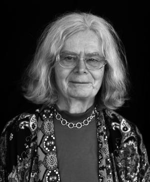 CRMatematica's tweet photo. #MathCrushMonday Karen Uhlenbeck (1942) 
One of the founders of modern #geometric #analysis. Won #AbelPrize 🏆 in 2019 (first and only woman to win it). Contributed to #topological #QuantumField theory and integrable #systems.
Get to know her 👉 https://t.co/Ix6t6nGxh9 https://t.co/MDy9qIuuBE