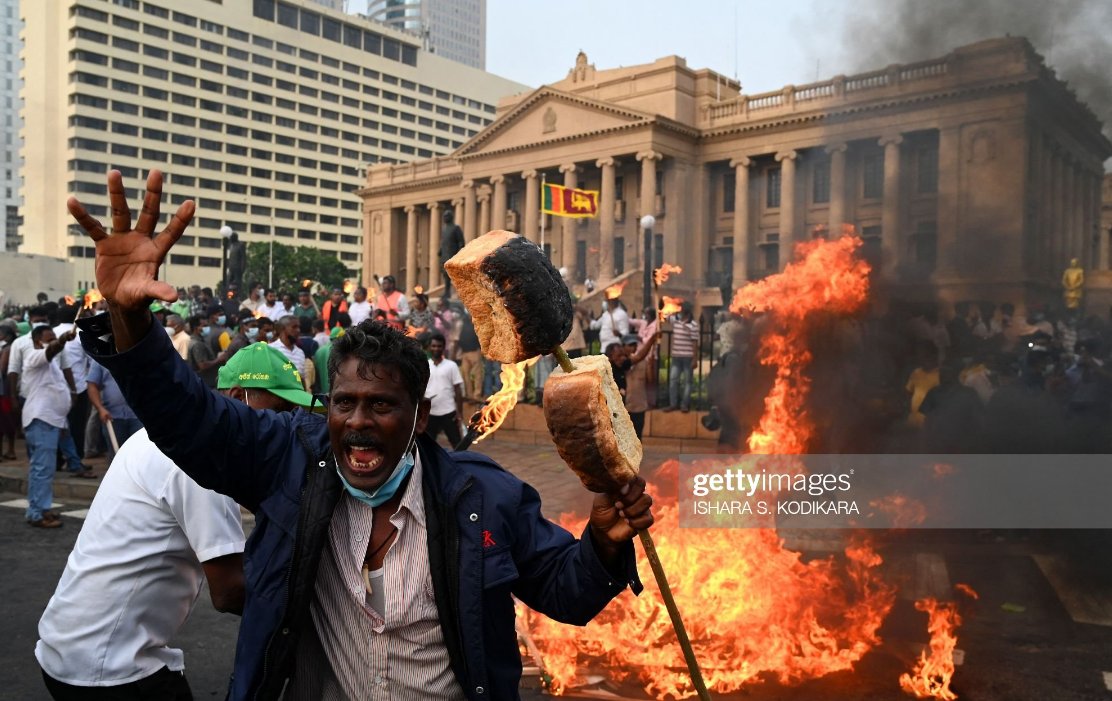 DDewwandi's tweet photo. No any racism.We all are humans who need to save our country &amp; built a better Sri Lanka.Let's push out these corrupt rulers.Anyone can't stop our protest which is the symbol of materialism VS humanity.Everyone fighting!Be positive.Never give-up.We can.🇱🇰💜
#GoHomeGota #අරගලයටජය https://t.co/bammbzjBDe