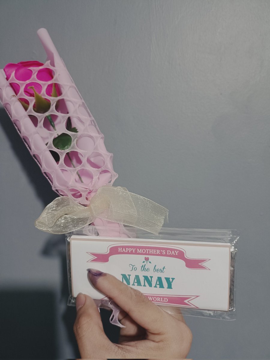 XpoljhakeX's tweet photo. May nadaanan ako so I decided na bumili - Belated Happy Mother's day Mama " Pink yung flowers kasi araw araw kang tumitindig sa amin"
Kaya araw araw kitang ipapanalo sa PUSO ko lab you 💋😘💓🌸 " #SimpleAppreciation https://t.co/wM0I9y3tMg