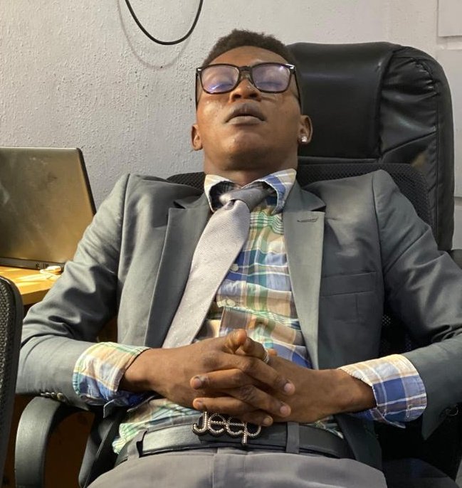 oluwaa_pelumi's tweet photo. Motivational Speaker: Just becus no moves are being posted doesn't mean no moves are being made. remember that.

Me: I dey sleep, I no make any move 😂 https://t.co/UNV3jvHHFL
