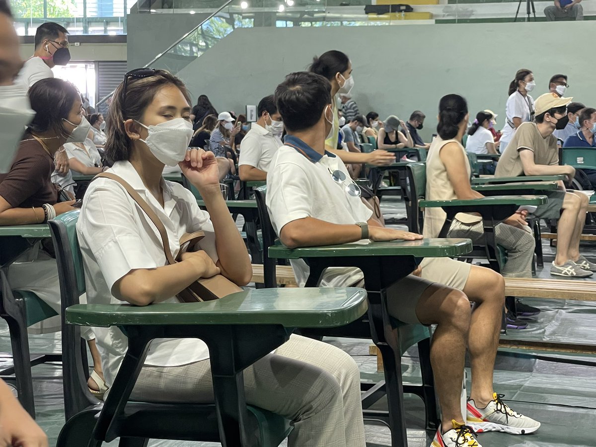 DYANCASTILLEJO's tweet photo. @mateoguidicelli and wife Sarah G waiting to vote in Alabang #Halalan2022 https://t.co/nZsRJQCgDR